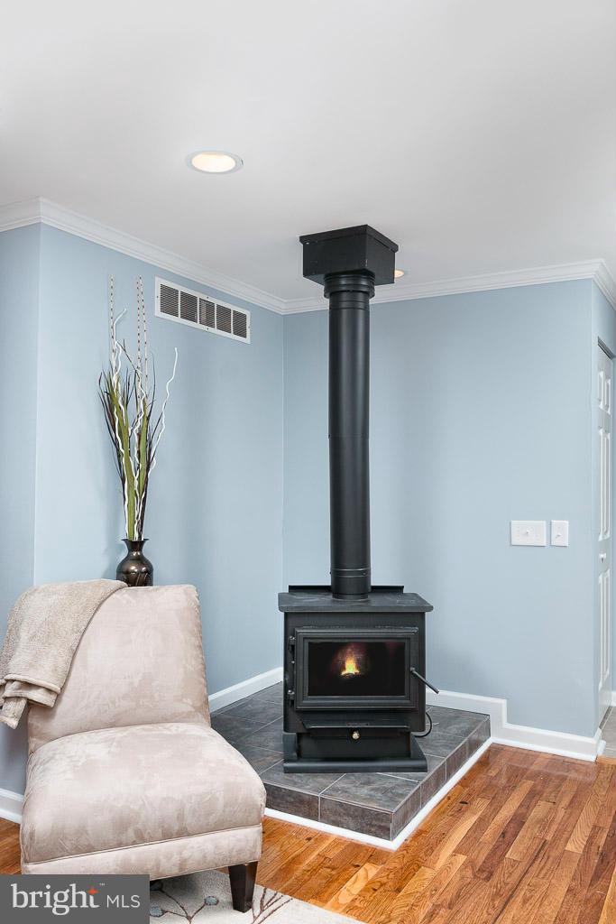 8218 Brattle Road Baltimore, MD 21208 - Photo 17 of 30 Living Room