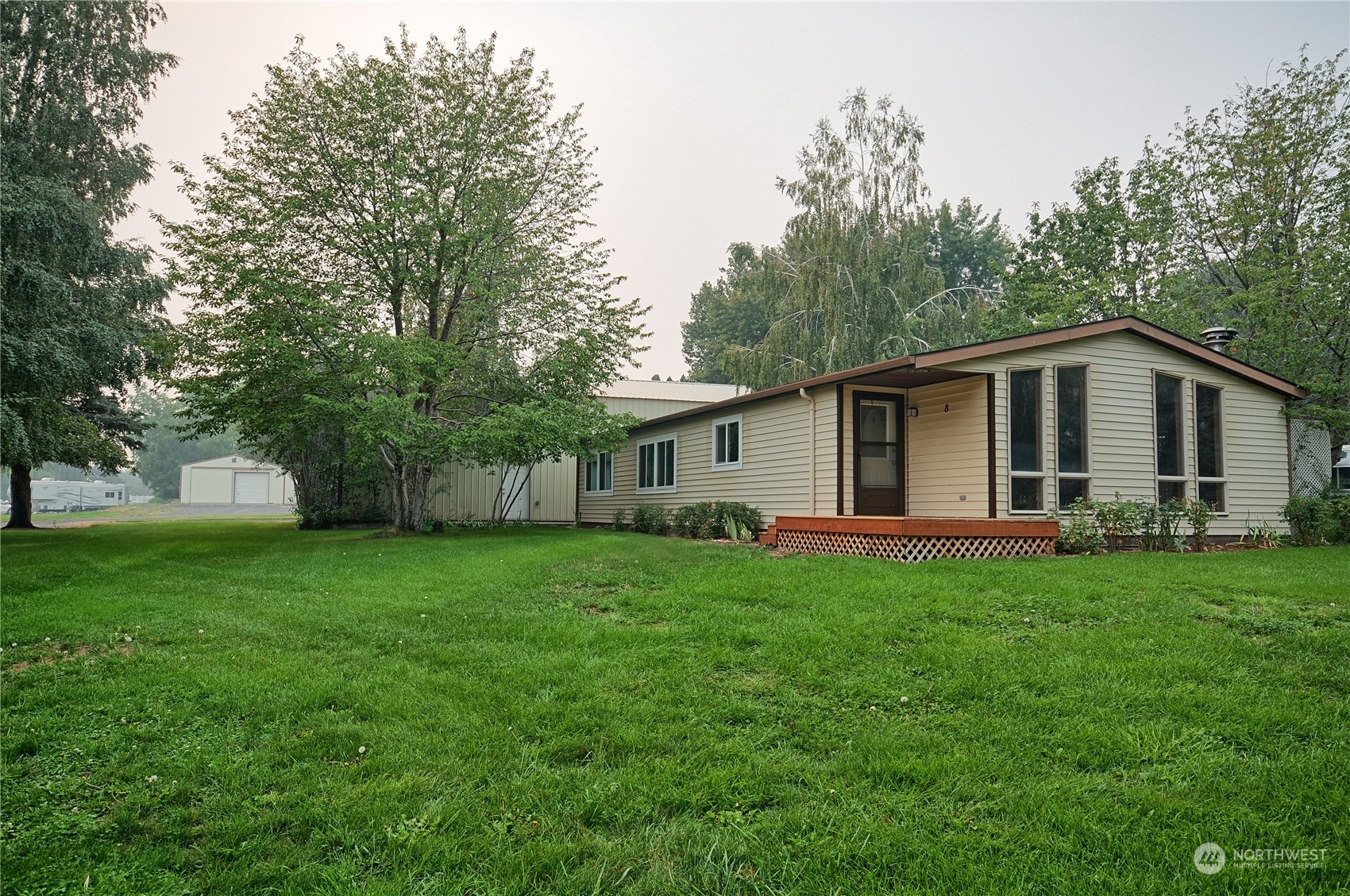 a view of a house with a backyard