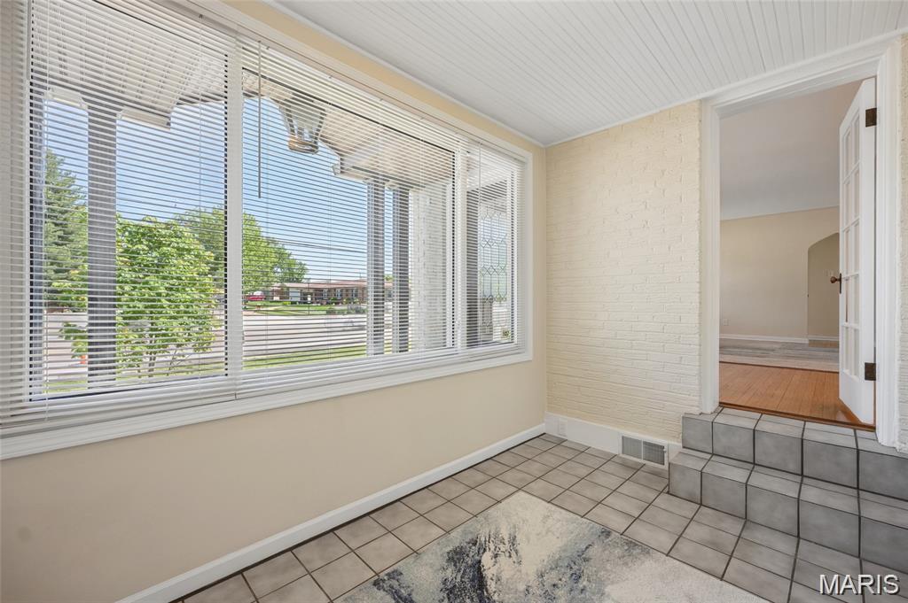 9743 Tesson Ferry Road St. Louis, MO 63123 - Photo 10 of 18 Gallery Image 10