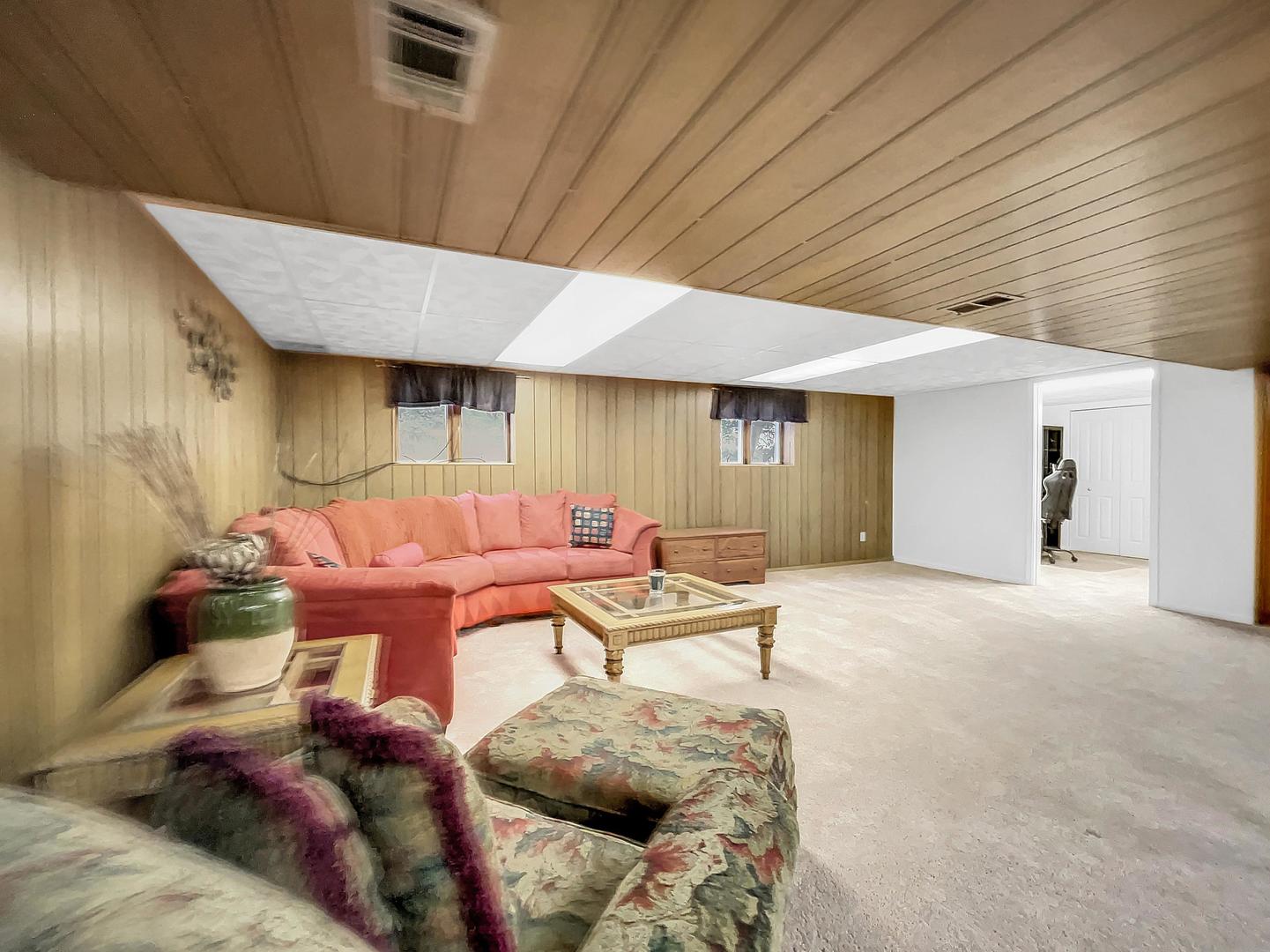 25 Aldon Road Montgomery, IL 60538 - Photo 32 of 38 a outdoor living space with furniture