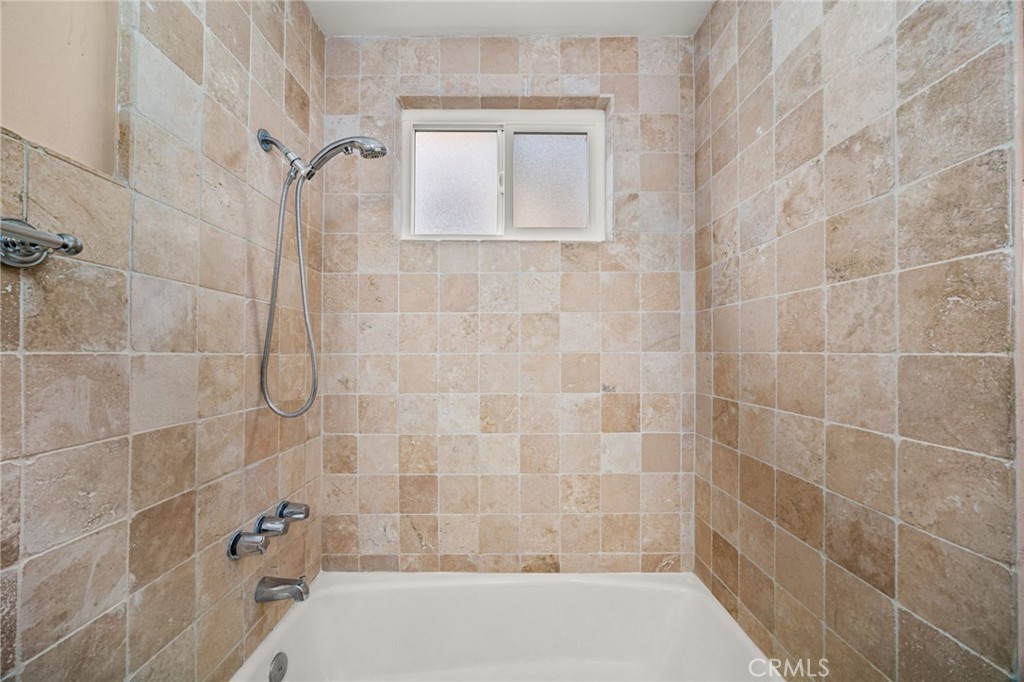 3751 Prestwick Drive Los Angeles, CA 90027 - Photo 38 of 50 a bathroom with a bathtub