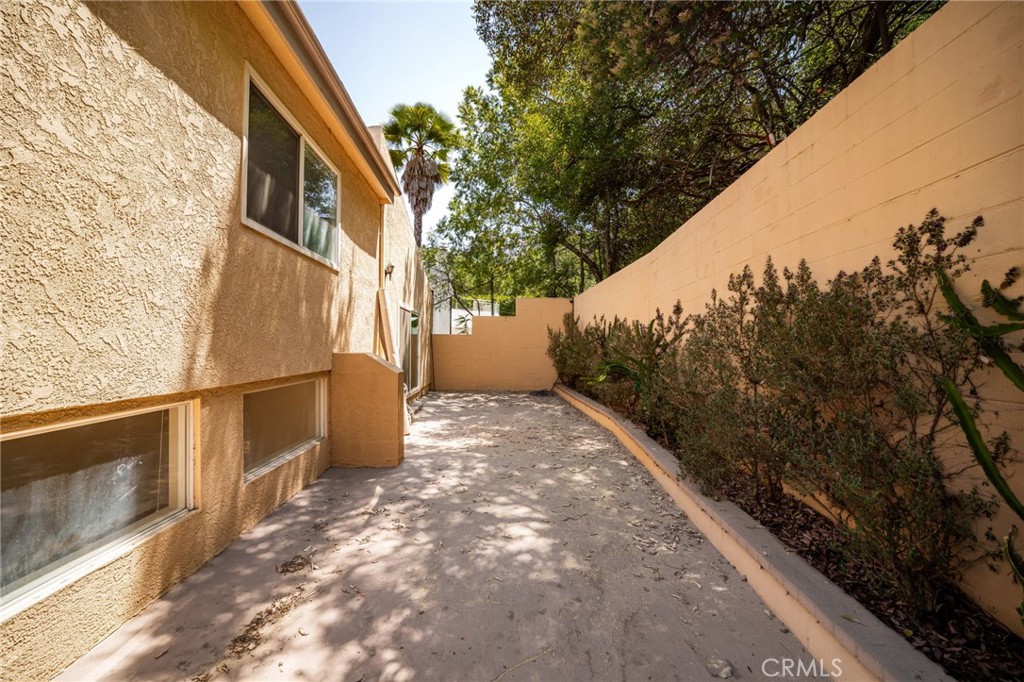 3751 Prestwick Drive Los Angeles, CA 90027 - Photo 47 of 50