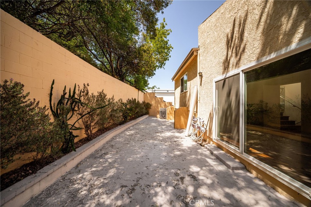 3751 Prestwick Drive Los Angeles, CA 90027 - Photo 48 of 50 a view of a outdoor space with street view