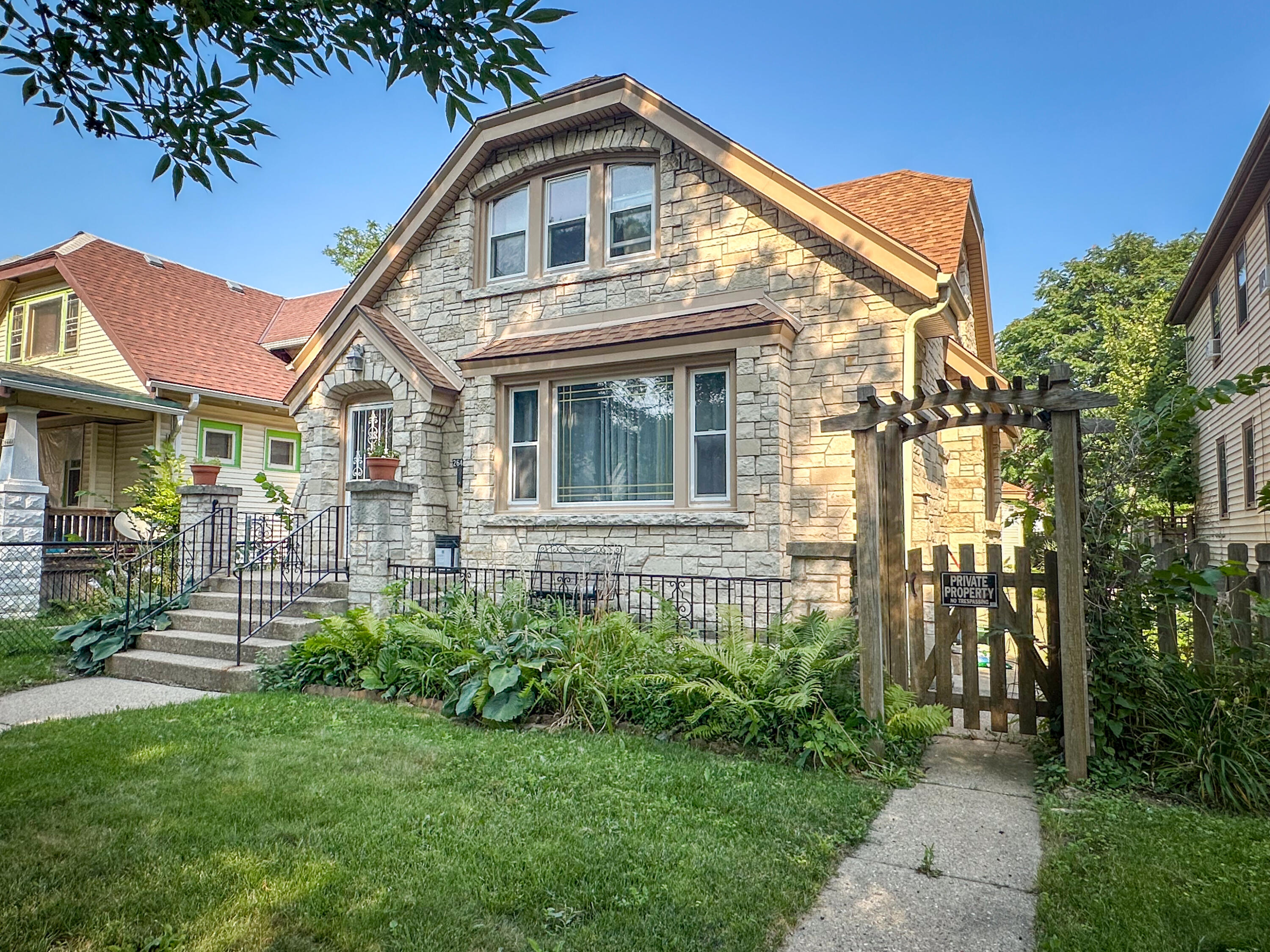 2640 North 48th Street Milwaukee, WI 53210 - Photo 2 of 38 IMG_4482 2