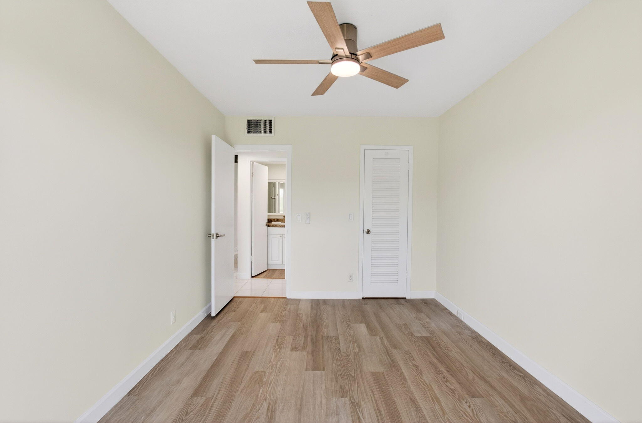 374 Brighton I, Unit 374 Boca Raton, FL 33434 - Photo 32 of 83 Second Bedroom
