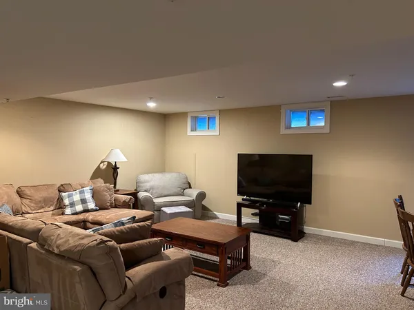 $3,200 | 338 Village Way, Chalfont, PA 18914