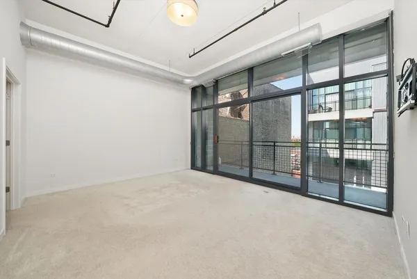 $4,000 | 1224 West Van Buren Street, Unit 709, Chicago, IL 60607