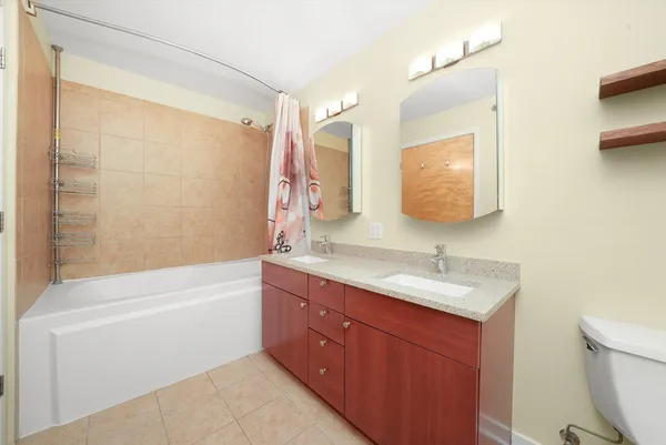 $4,000 | 1224 West Van Buren Street, Unit 709, Chicago, IL 60607