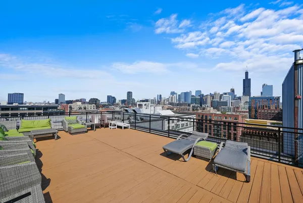 $4,000 | 1224 West Van Buren Street, Unit 709, Chicago, IL 60607