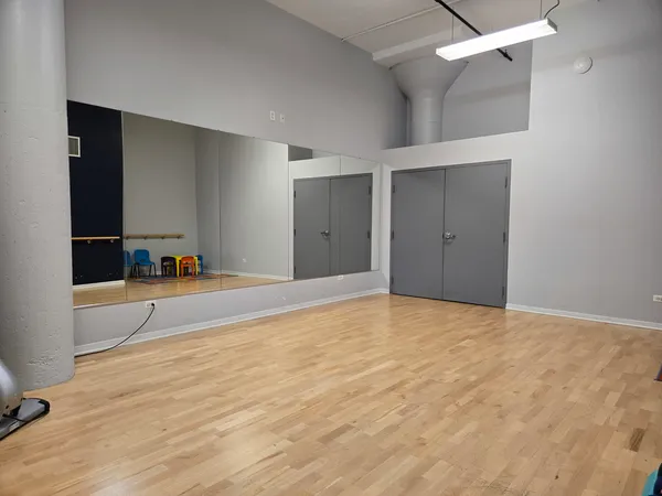 $4,000 | 1224 West Van Buren Street, Unit 709, Chicago, IL 60607