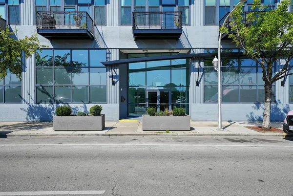 $4,000 | 1224 West Van Buren Street, Unit 709, Chicago, IL 60607