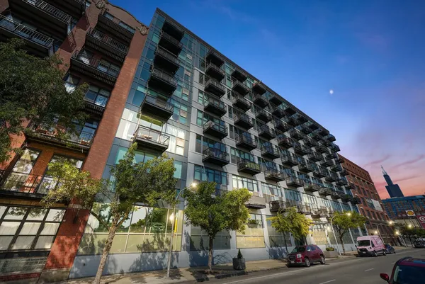 $4,000 | 1224 West Van Buren Street, Unit 709, Chicago, IL 60607
