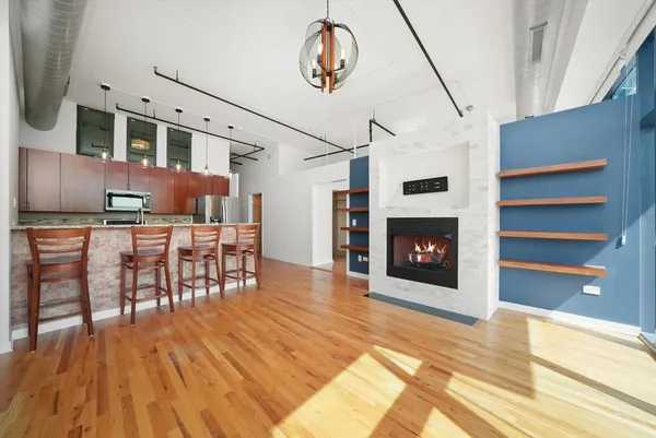 $4,000 | 1224 West Van Buren Street, Unit 709, Chicago, IL 60607