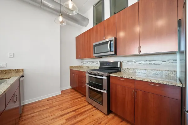 $4,000 | 1224 West Van Buren Street, Unit 709, Chicago, IL 60607