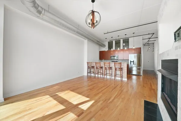 $4,000 | 1224 West Van Buren Street, Unit 709, Chicago, IL 60607