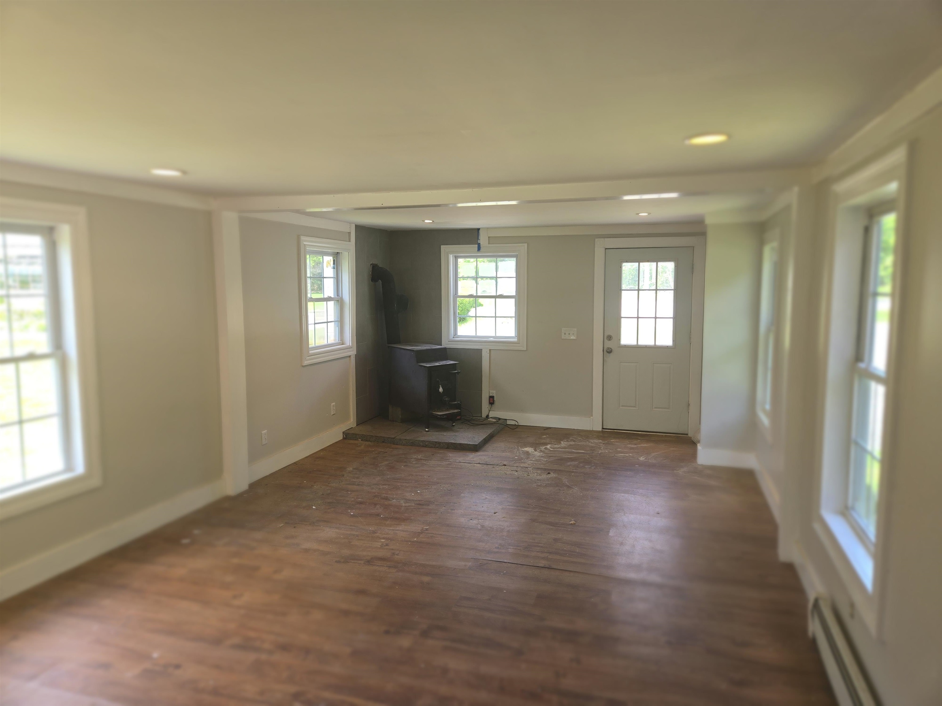 93 Gulf Road Derry, NH 03038 - Photo 4 of 14