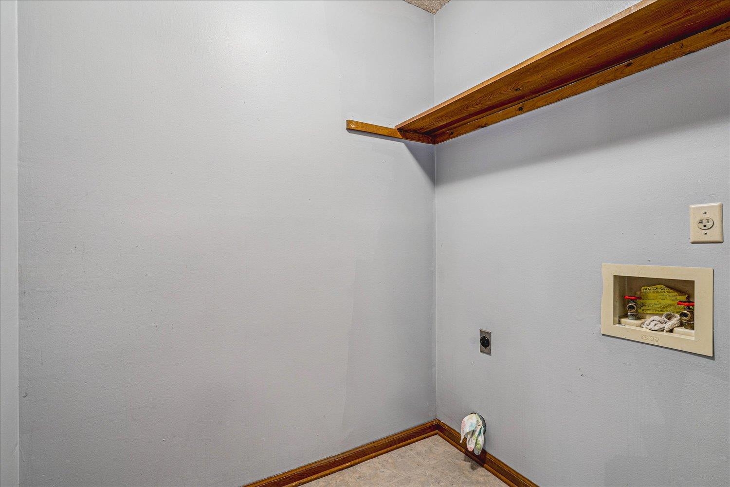 8529 Buckhurst Road Memphis, TN 38016 - Photo 18 of 36 Laundry area with electric dryer hookup and washer hookup