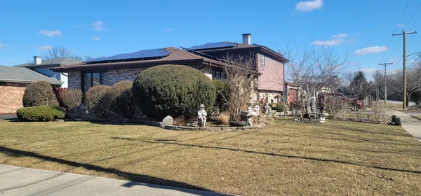 $329,900 | 13057 South McDaniels Court, Alsip, IL 60803