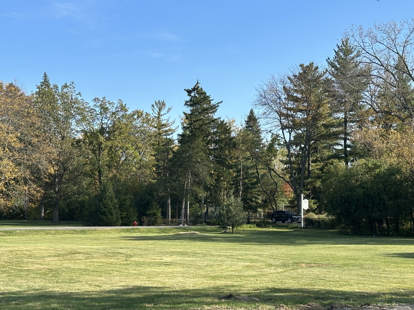118 Dickens Road Northfield, IL 60093 - Photo 1 of 5 a view of a swimming pool with an outdoor space and seating area