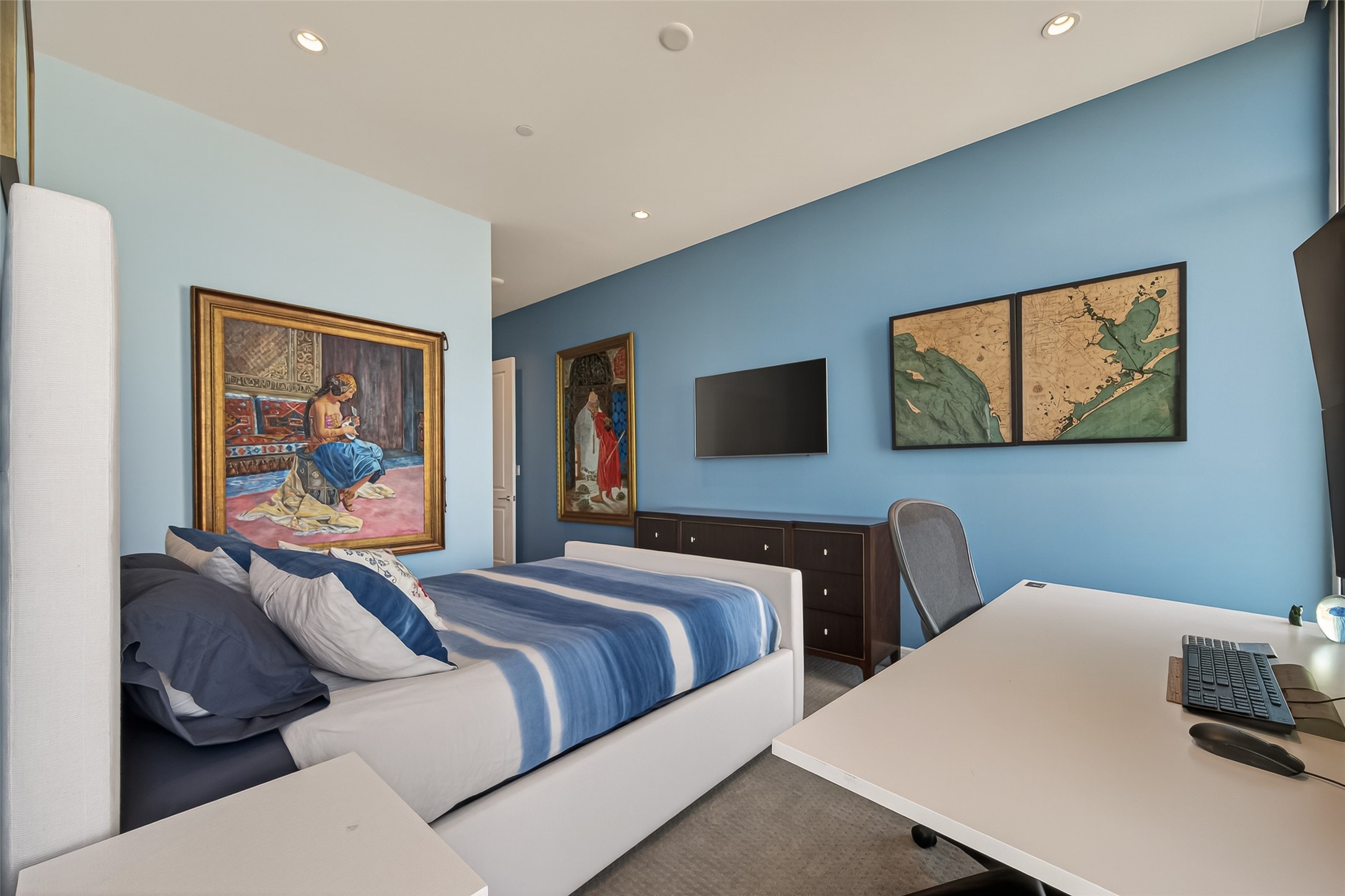 4521 San Felipe Street, Unit 2602 Houston, TX 77027 - Photo 13 of 41 a bedroom with two beds and painting on the wall