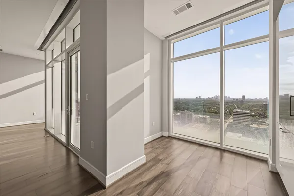 a view of livingroom with furniture