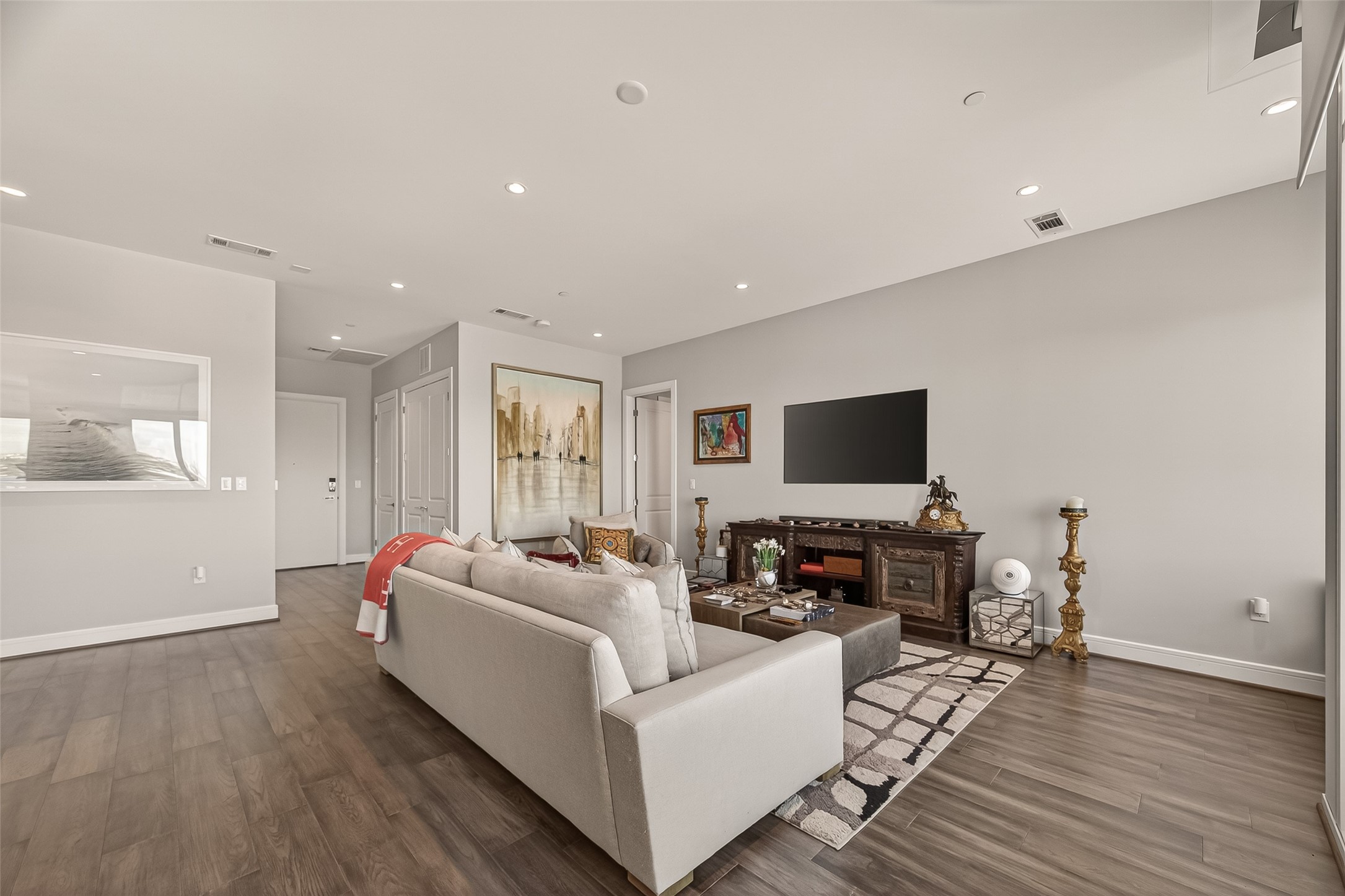 4521 San Felipe Street, Unit 2602 Houston, TX 77027 - Photo 4 of 41 a living room with furniture and a flat screen tv