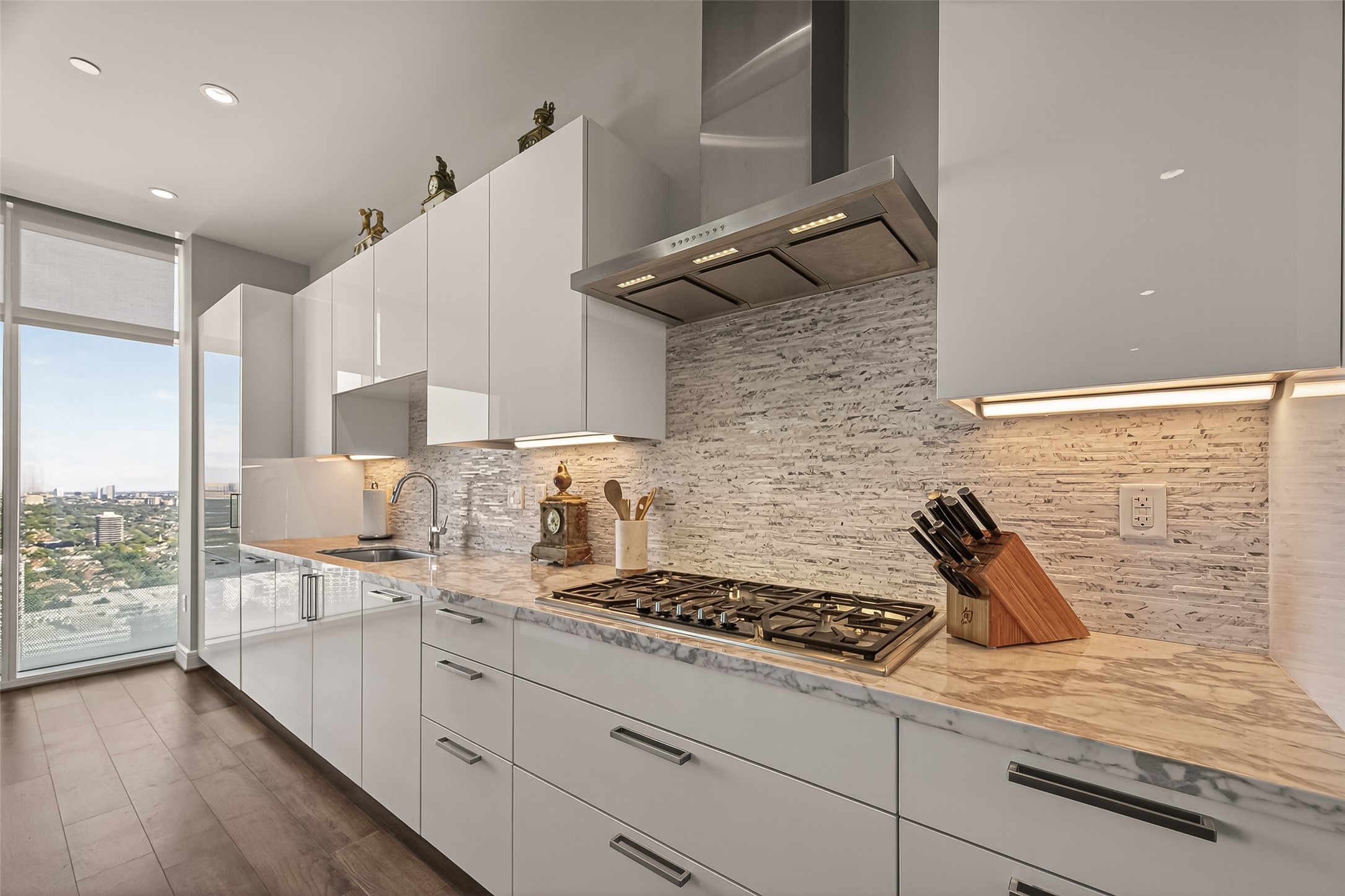 4521 San Felipe Street, Unit 2602 Houston, TX 77027 - Photo 9 of 41