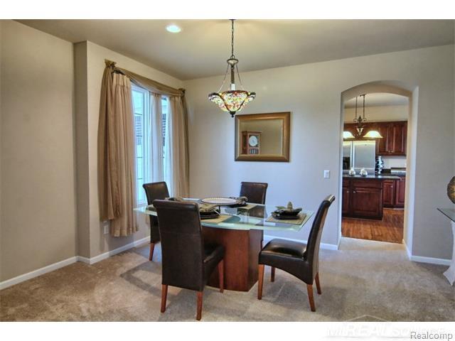 1353 Welland Drive Rochester, MI 48306 - Photo 11 of 35 31267417-10.JPG