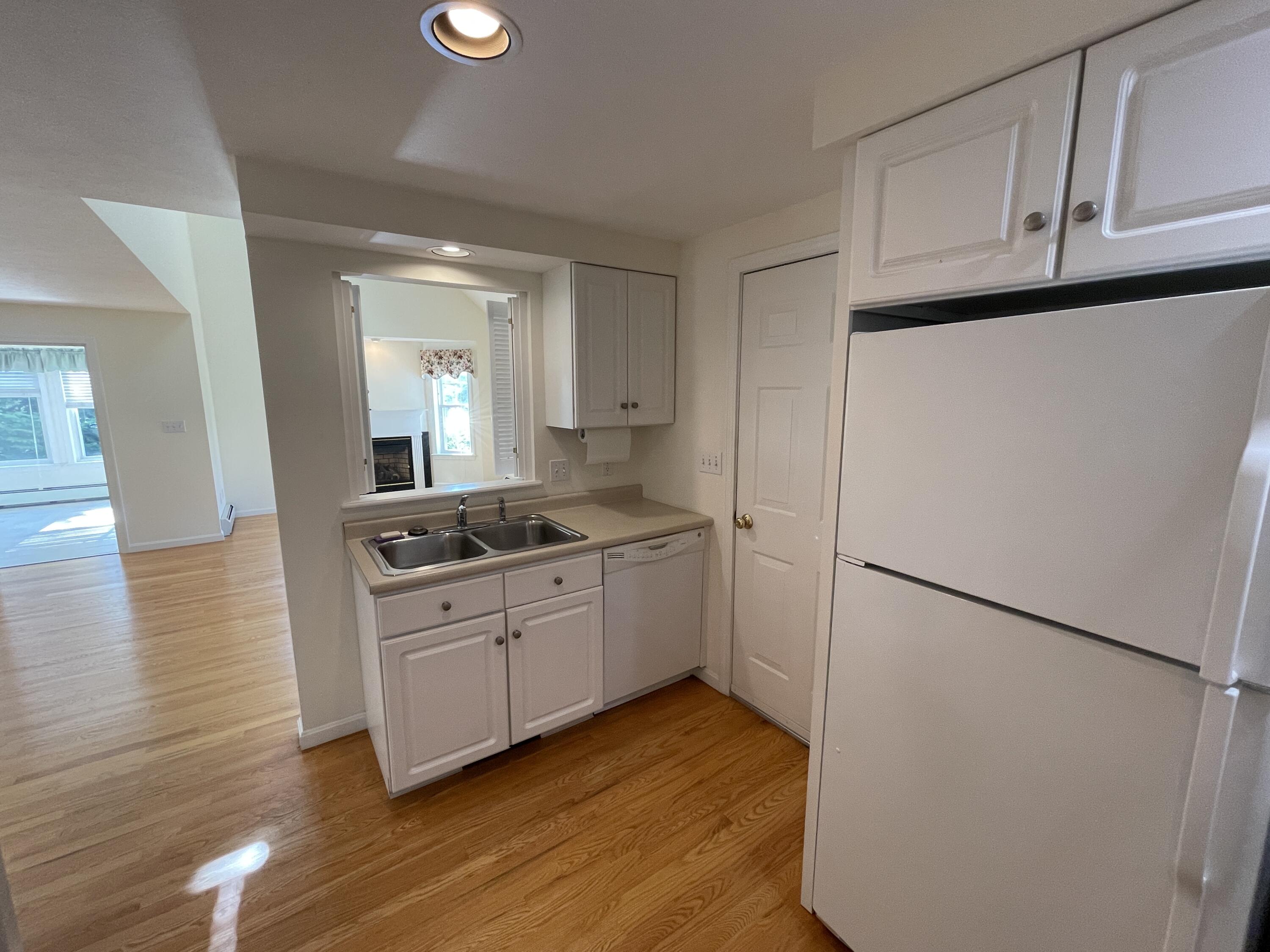 20 Ridgefield Drive, Unit 16 Gorham, ME 04038 - Photo 3 of 27 Kitchen