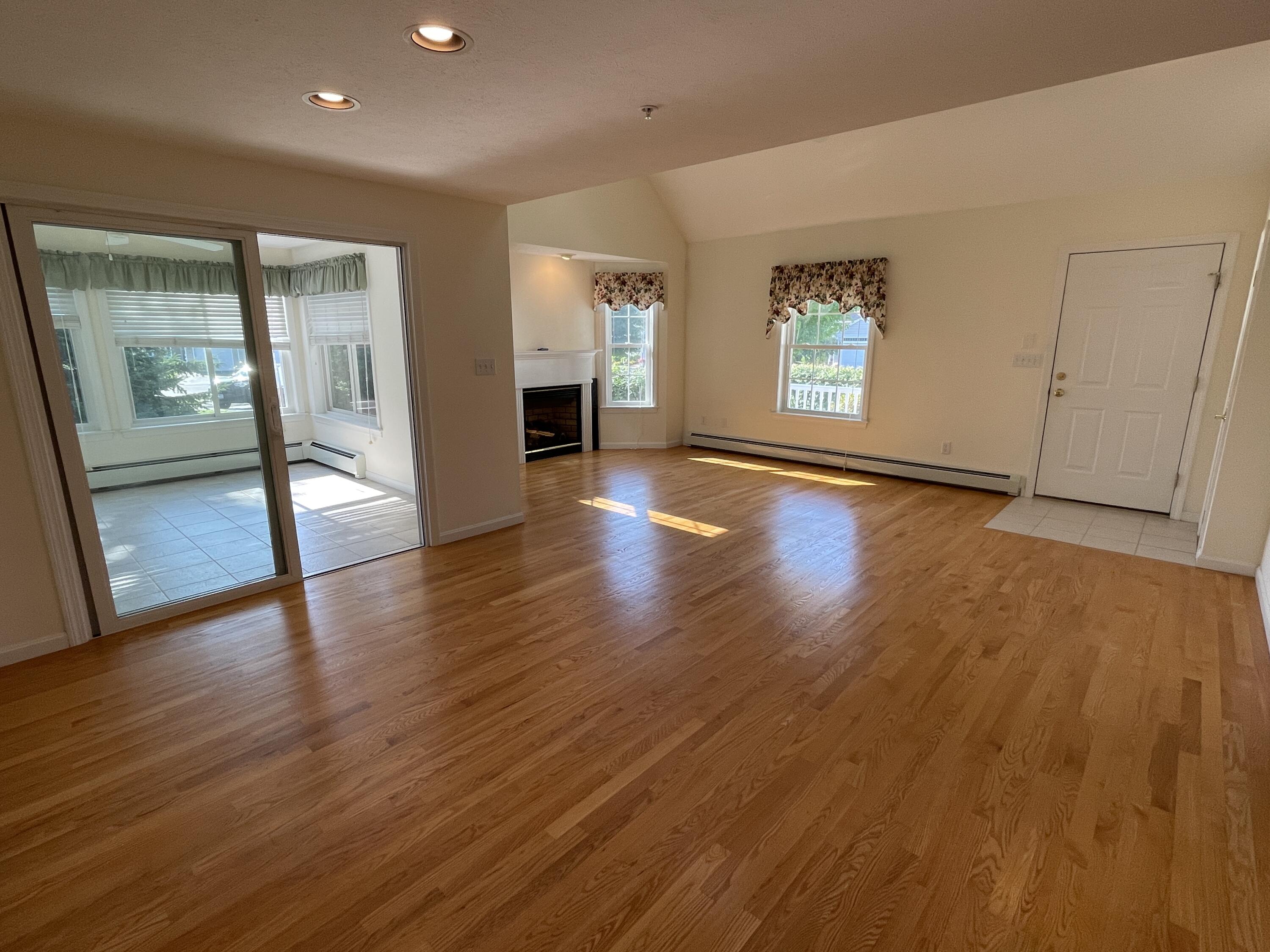 20 Ridgefield Drive, Unit 16 Gorham, ME 04038 - Photo 5 of 27 Dining Room