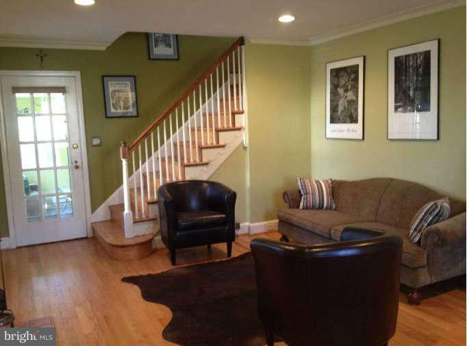 1229 Southview Road Baltimore, MD 21218 - Photo 3 of 20 Living Room