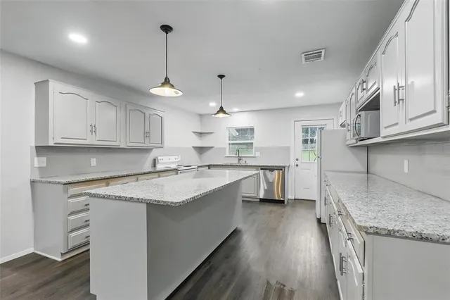 $2,750 | 9337 Heron Drive, Fort Worth, TX 76108