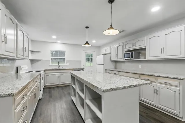 $2,750 | 9337 Heron Drive, Fort Worth, TX 76108