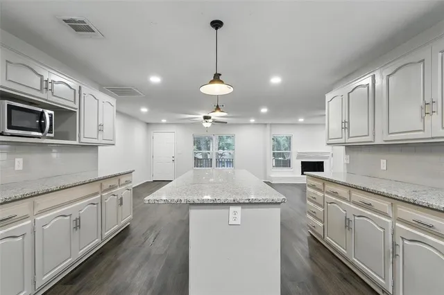 $2,750 | 9337 Heron Drive, Fort Worth, TX 76108