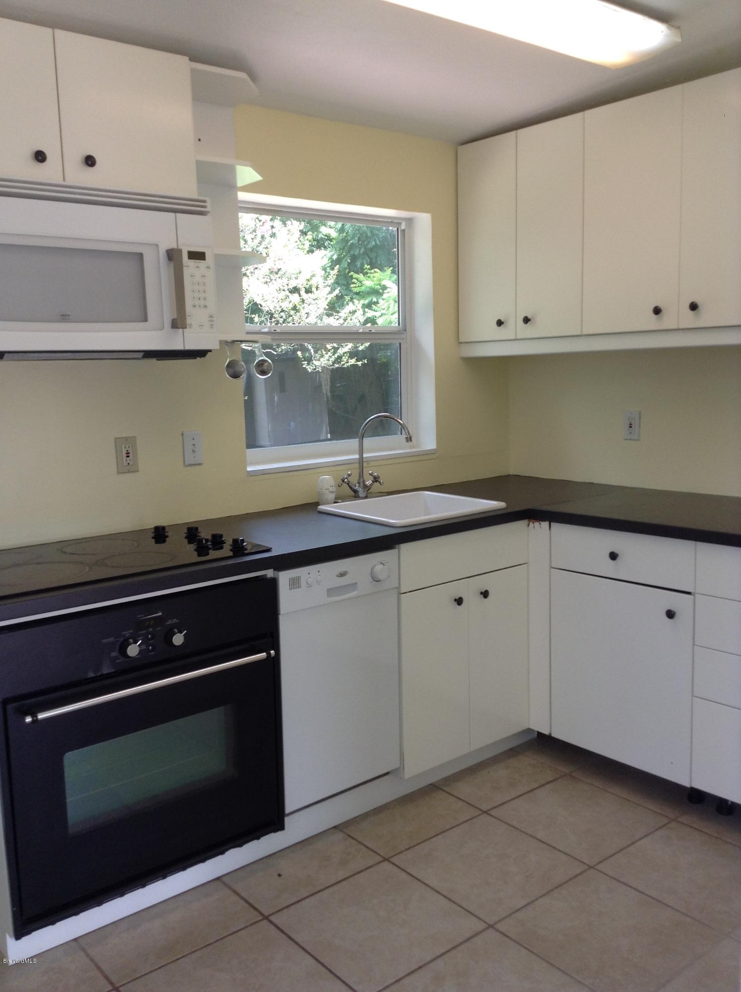 2616 Sarno Road Melbourne, FL 32935 - Photo 4 of 12 Kitchen