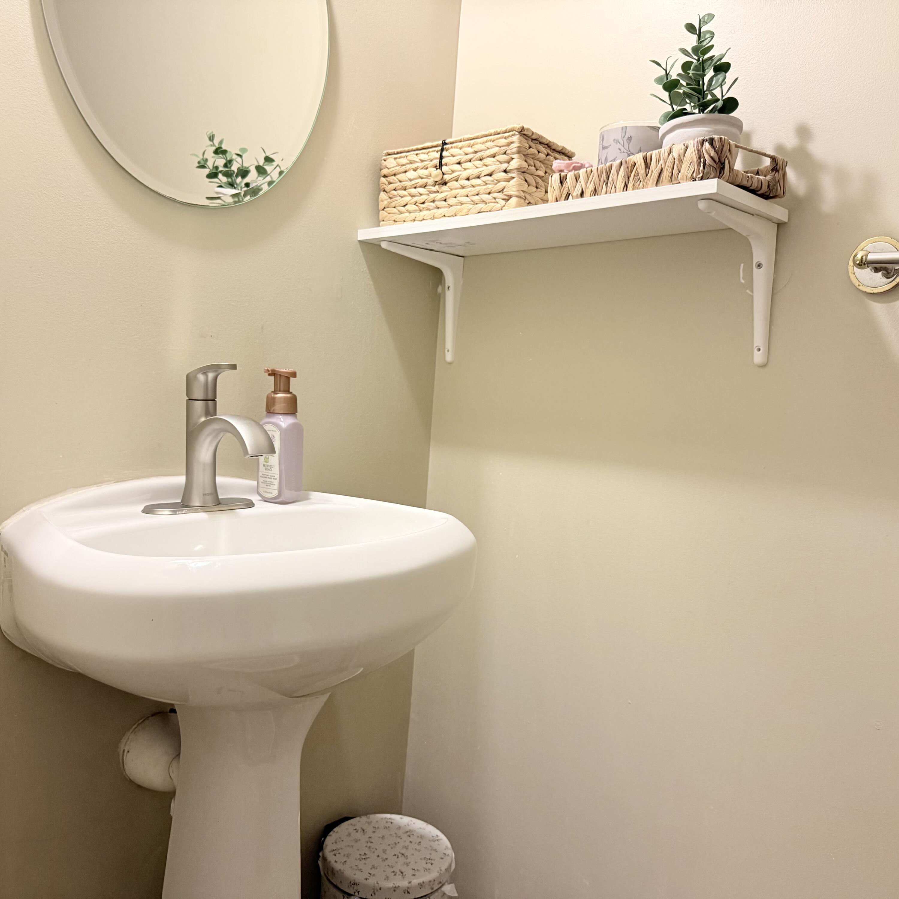 4953 South Ridgeside Circle Ann Arbor, MI 48105 - Photo 10 of 22 Half Bathroom