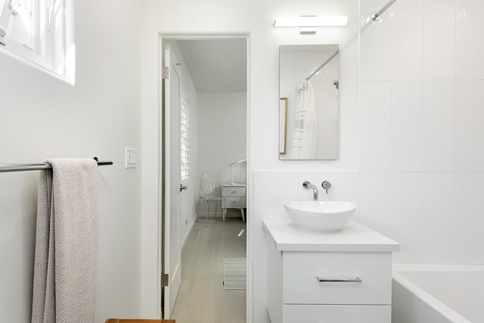 1736 Clearview Road Santa Barbara, CA 93101 - Photo 17 of 25 Bathroom #2