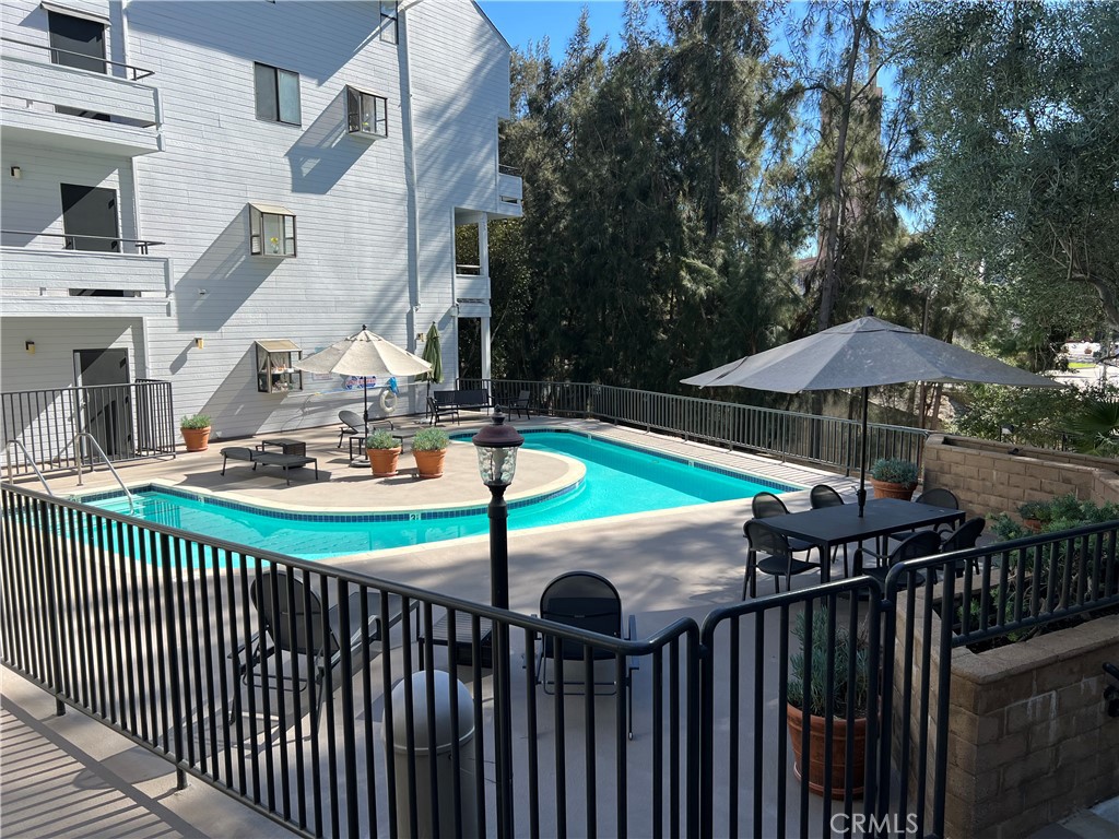 13331 Moorpark Street, Unit 110 Sherman Oaks, CA 91423 - Photo 20 of 32