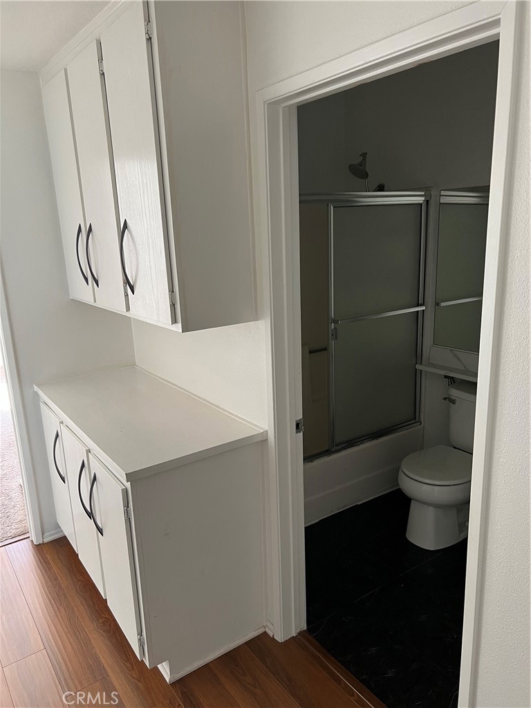 13331 Moorpark Street, Unit 110 Sherman Oaks, CA 91423 - Photo 21 of 32 a bathroom with a toilet and a sink