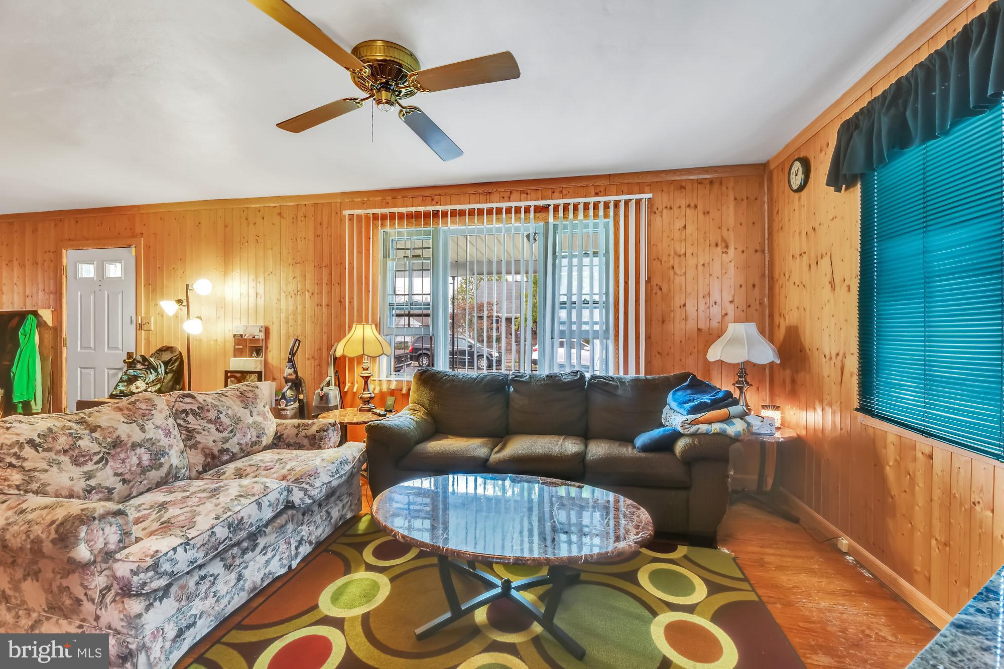14 Plateau Road Baltimore, MD 21221 - Photo 3 of 24 Living room
