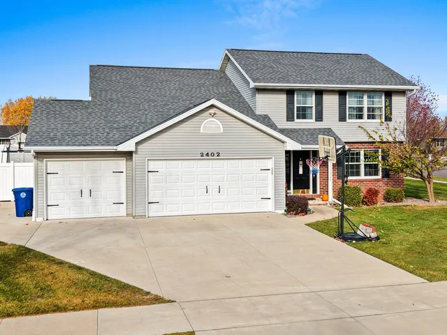 $379,900 | 2402 Old Ivy Road, De Pere, WI 54115