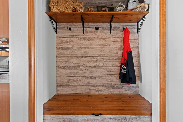 $379,900 | 2402 Old Ivy Road, De Pere, WI 54115