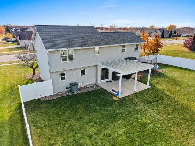 $379,900 | 2402 Old Ivy Road, De Pere, WI 54115