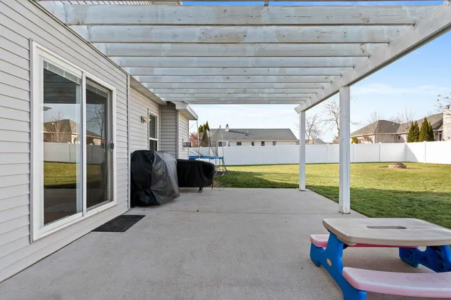 $379,900 | 2402 Old Ivy Road, De Pere, WI 54115