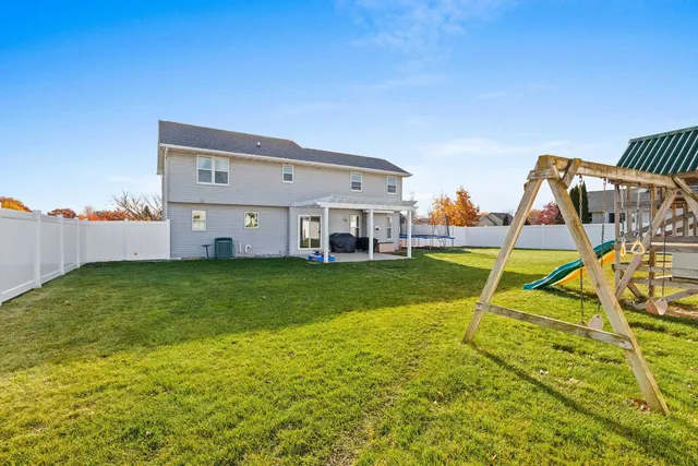 $379,900 | 2402 Old Ivy Road, De Pere, WI 54115