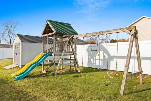 $379,900 | 2402 Old Ivy Road, De Pere, WI 54115