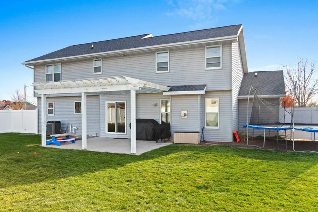 $379,900 | 2402 Old Ivy Road, De Pere, WI 54115