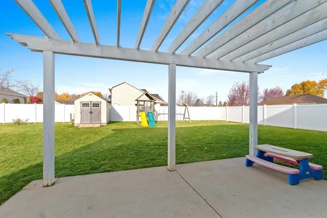 $379,900 | 2402 Old Ivy Road, De Pere, WI 54115