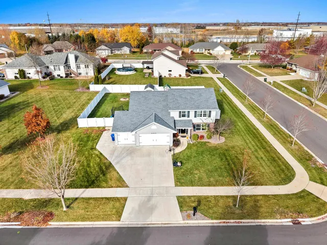 $379,900 | 2402 Old Ivy Road, De Pere, WI 54115