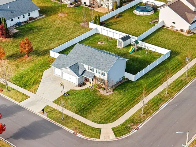 $379,900 | 2402 Old Ivy Road, De Pere, WI 54115